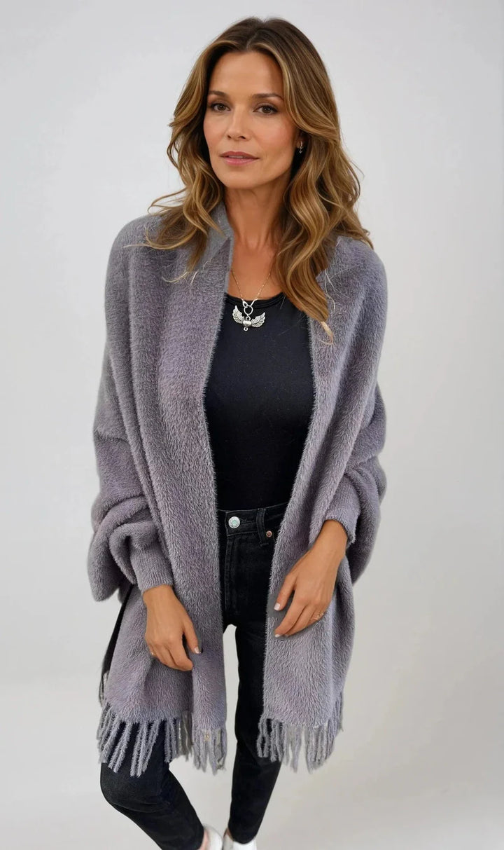 Mia - Stylish fringed cape for women, perfect for autumn