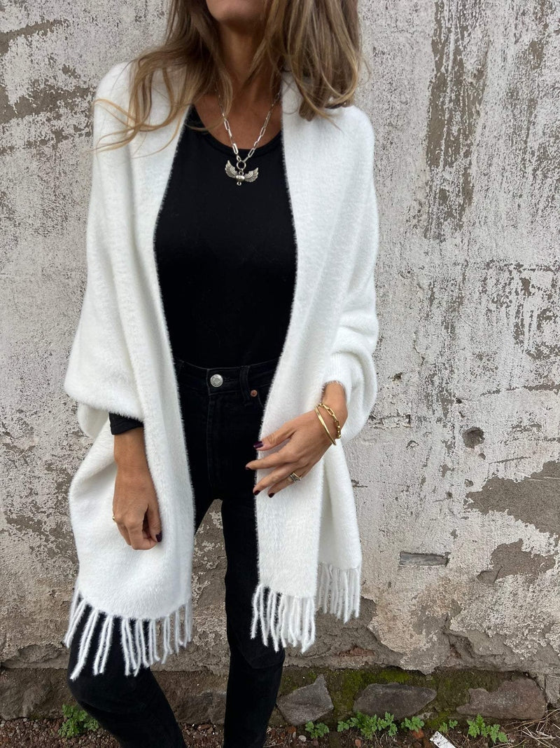 Mia - Stylish fringed cape for women, perfect for autumn