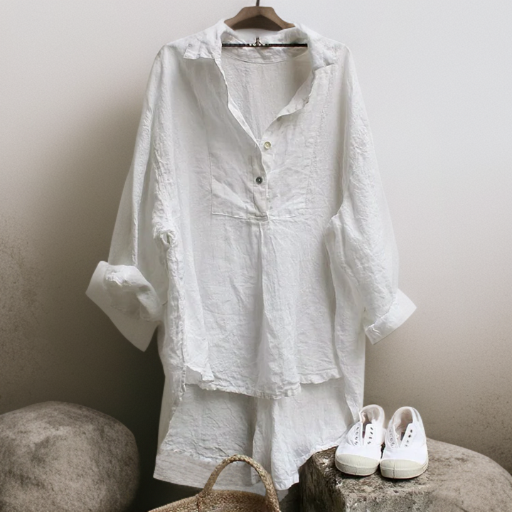 Jaila | Vintage blouse with V-neckline and buttons